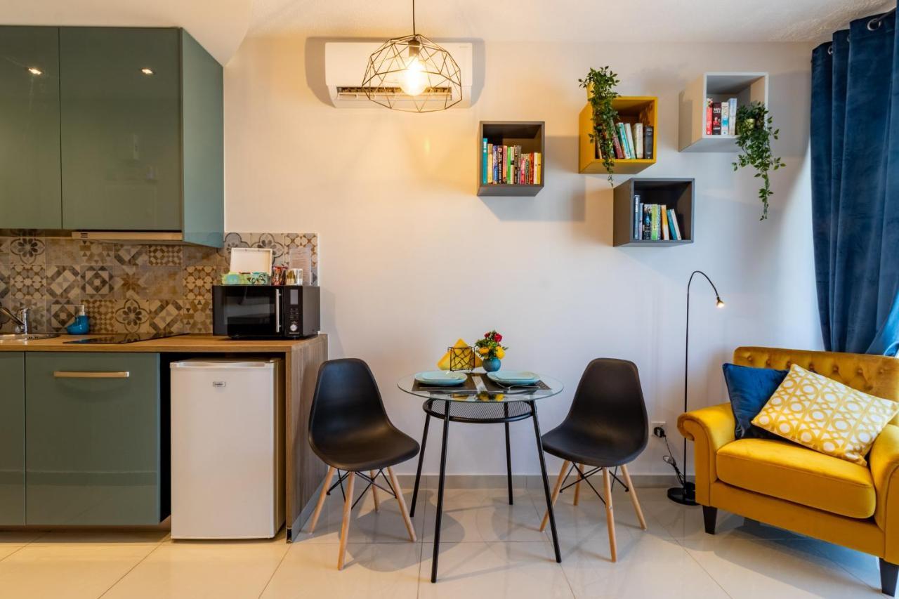 Light House - Seafront Cosy Studio With Library Paphos Eksteriør bilde