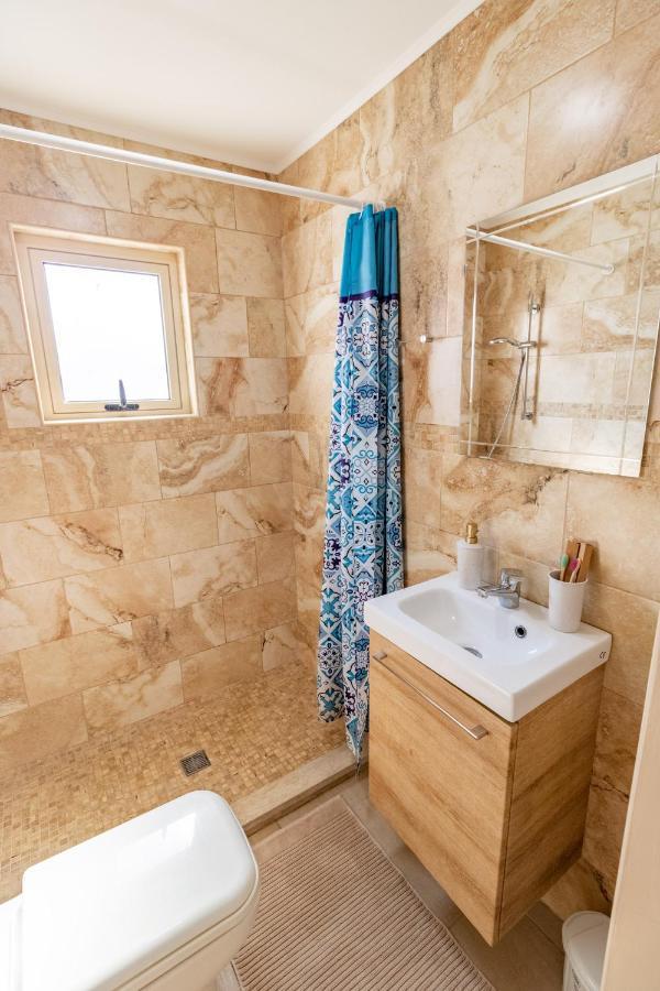 Light House - Seafront Cosy Studio With Library Paphos Eksteriør bilde