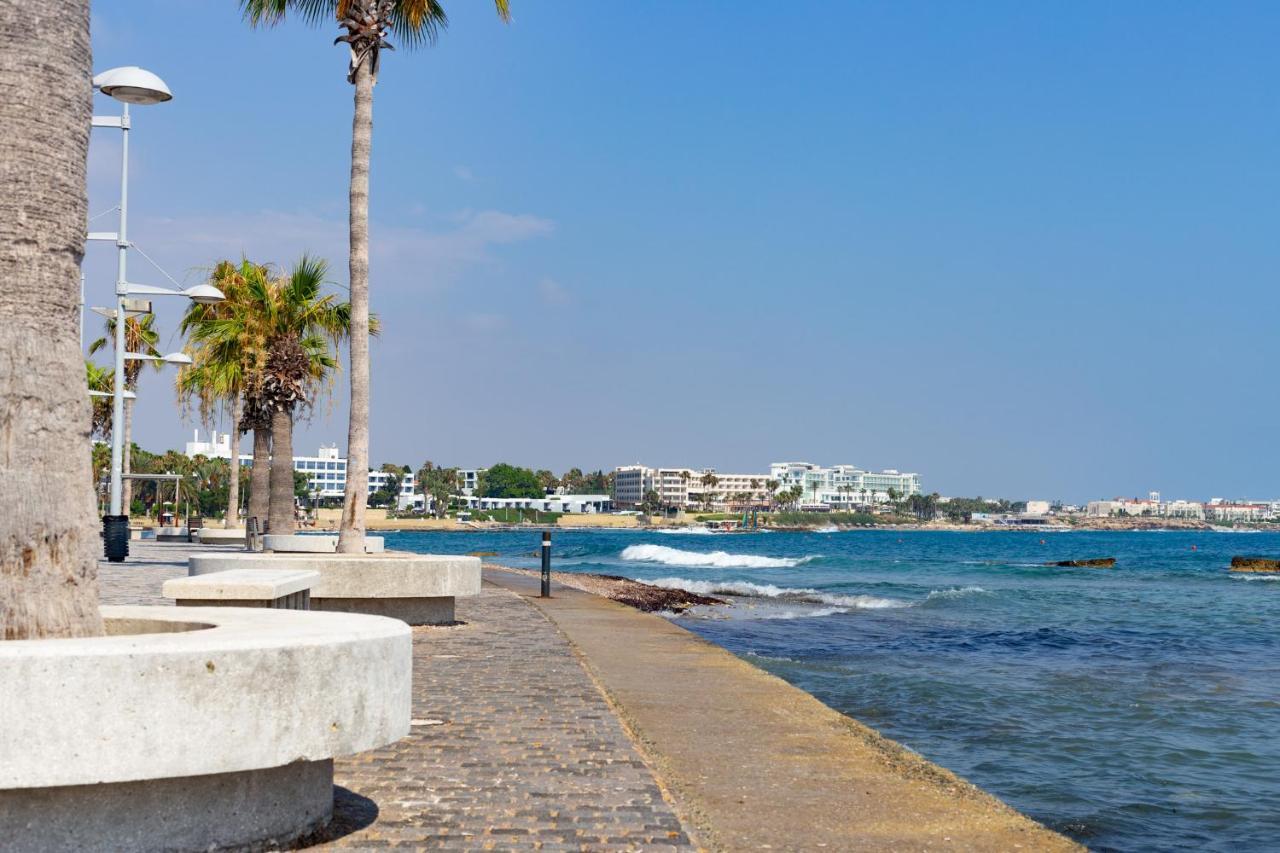 Light House - Seafront Cosy Studio With Library Paphos Eksteriør bilde