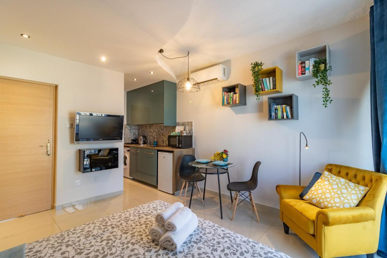 Light House - Seafront Cosy Studio With Library Paphos Eksteriør bilde