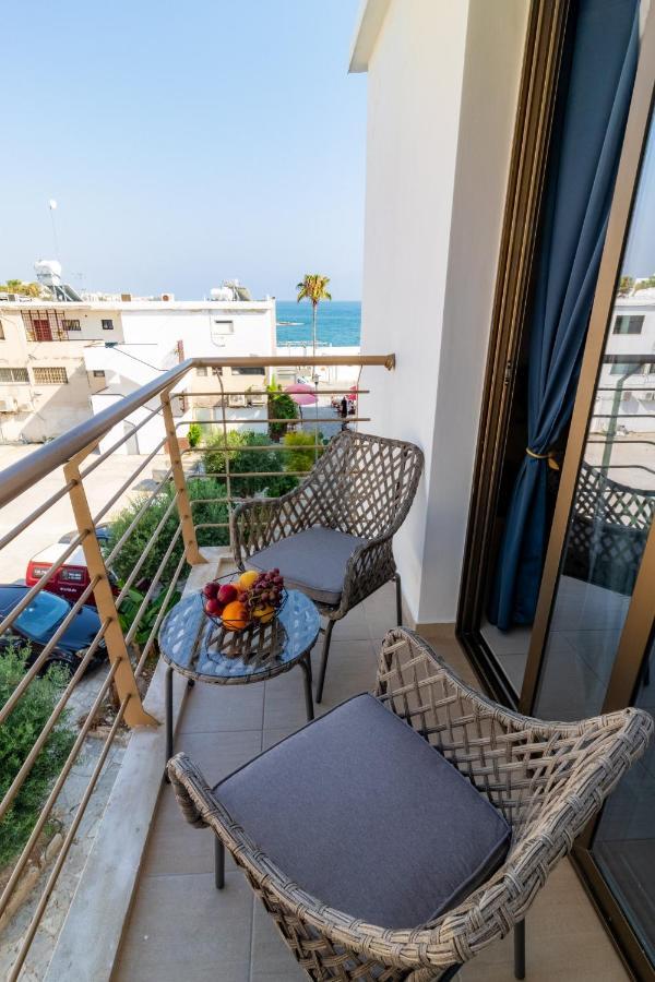 Light House - Seafront Cosy Studio With Library Paphos Eksteriør bilde