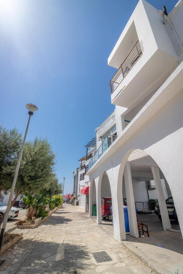 Light House - Seafront Cosy Studio With Library Paphos Eksteriør bilde